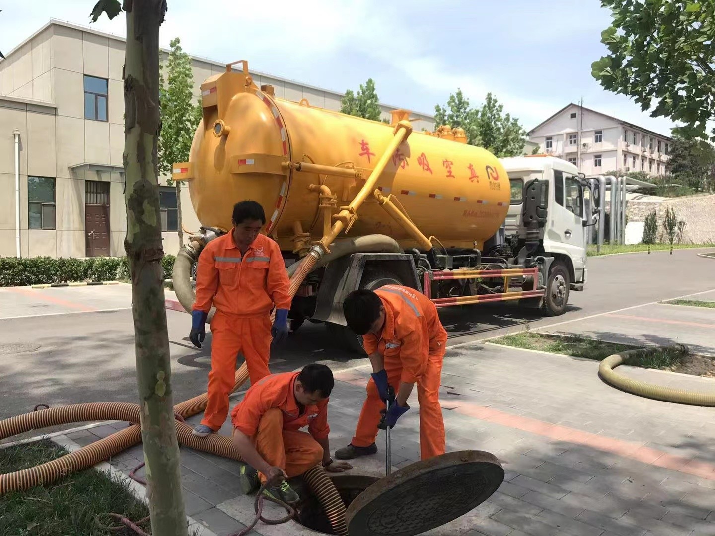 七里河化粪池清理与5-8吨吸粪车施工效率分析